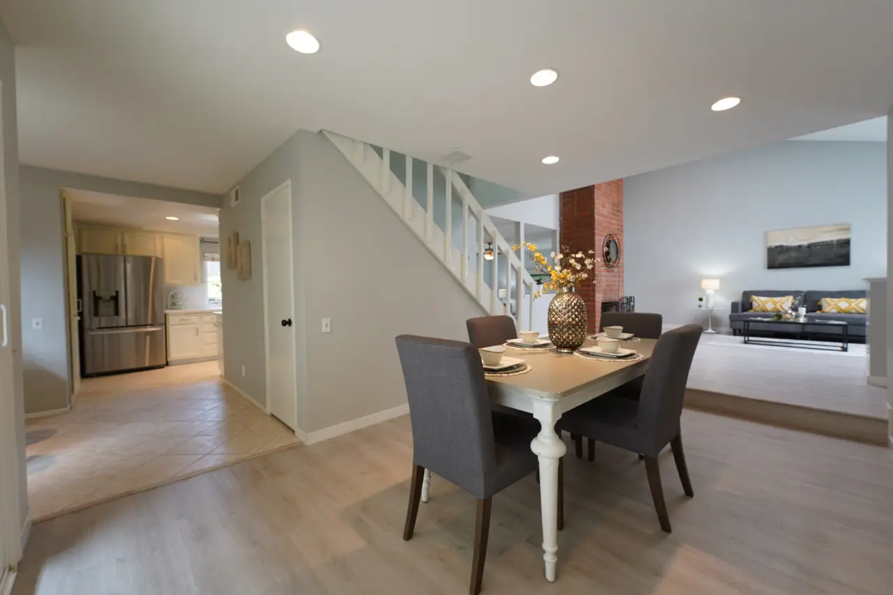Dining room between the living room and the kitchen